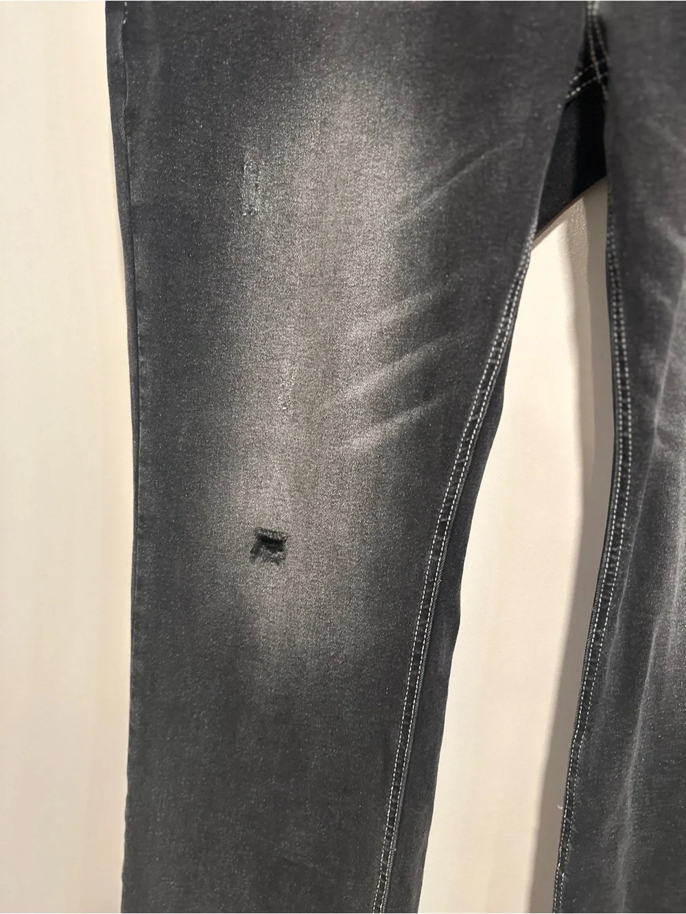 Flamingals black distressed Y2K style jeans Sz:2XL Straight Leg white stitching.